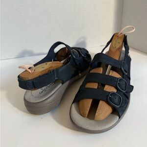 Clarks Women’s Navy Leather Slingback Sandals Buckle Comfort Size 8